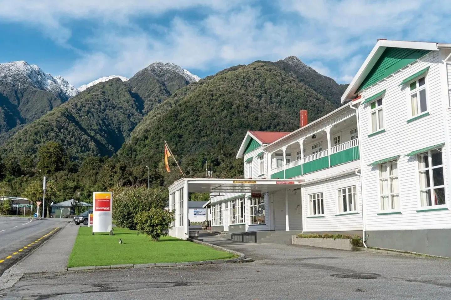 Heartland Hotel Fox Glacier EXTERIOR