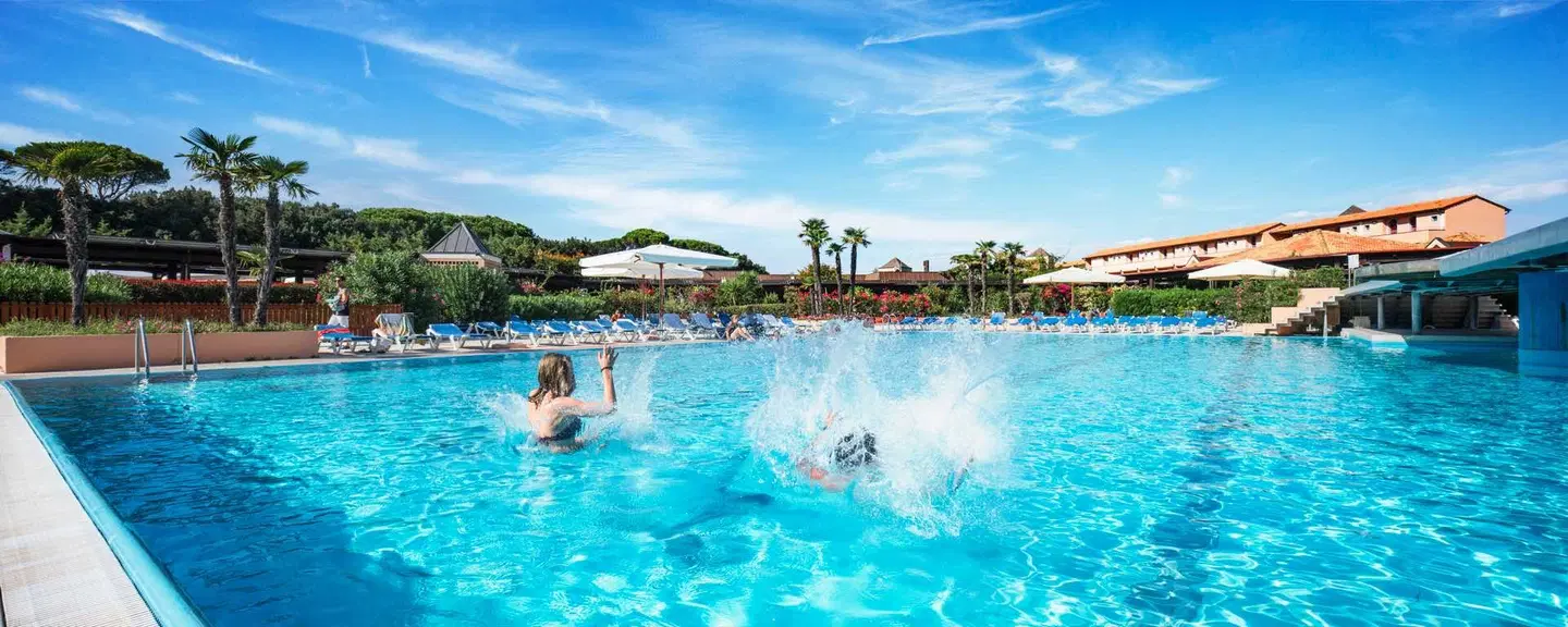 Garden Toscana Resort OUTDOOR_POOL