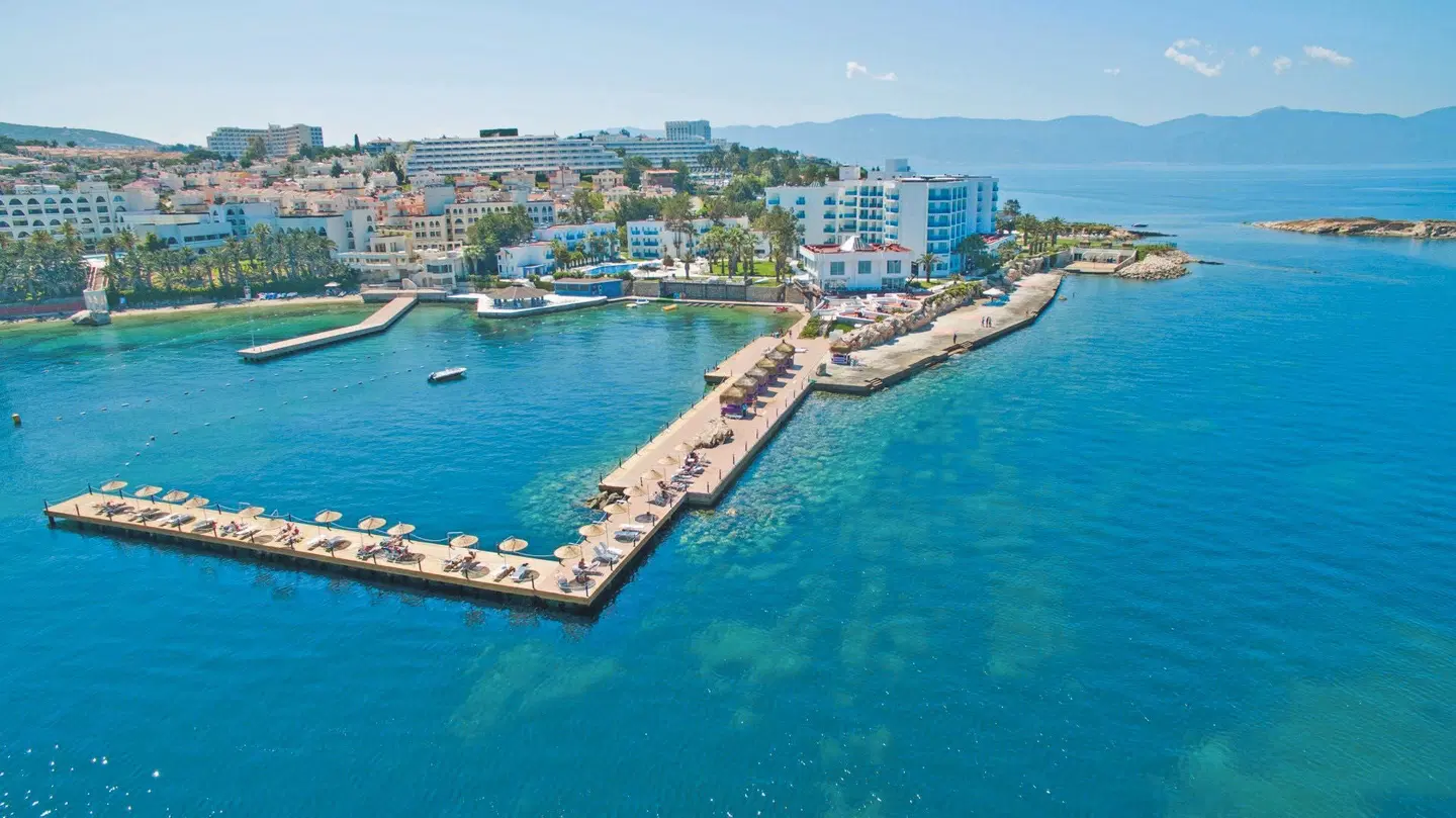 Le Bleu Hotel & Resort OUTDOOR_POOL