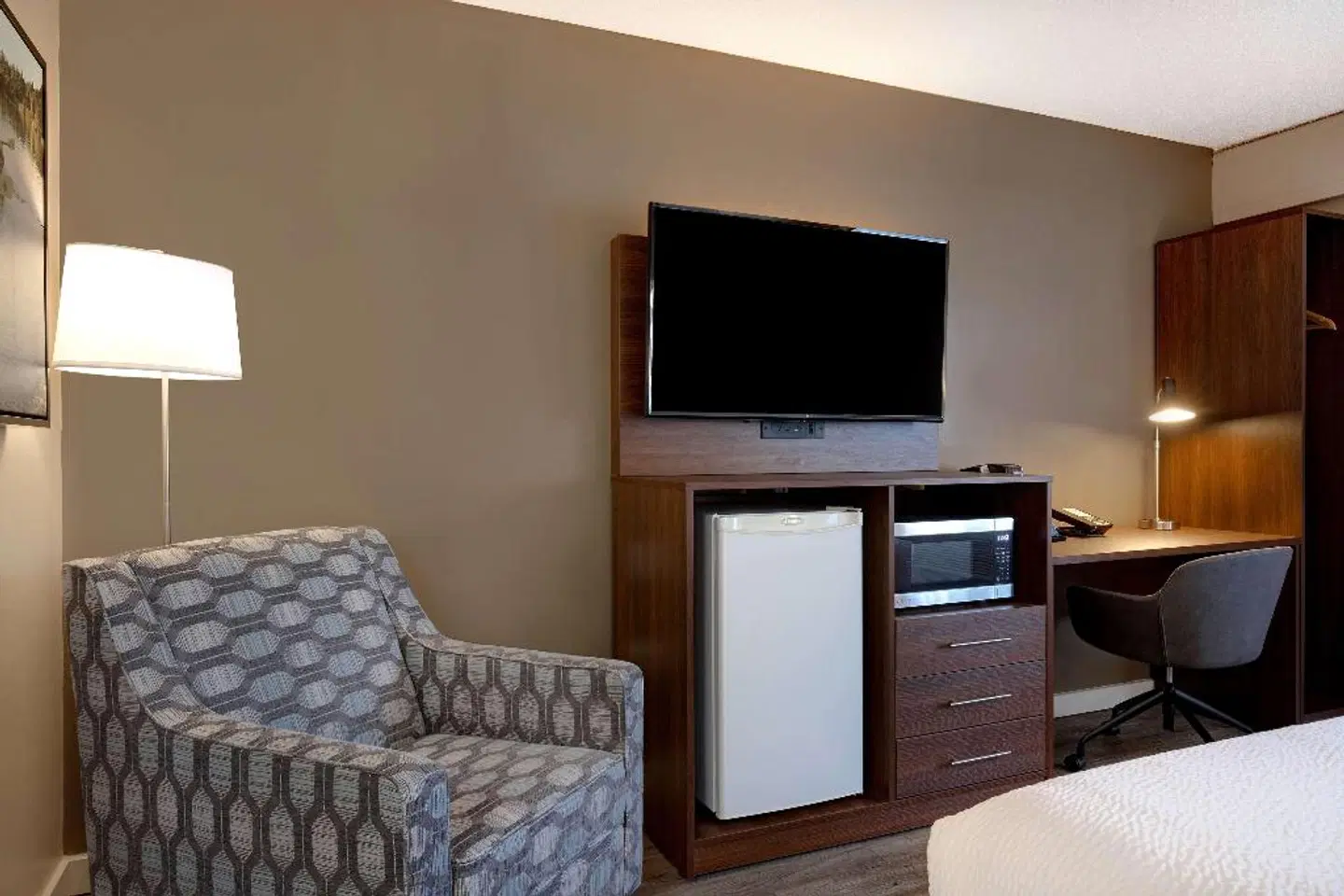 Days Inn by Wyndham Victoria Uptown ROOM_EXAMPLE