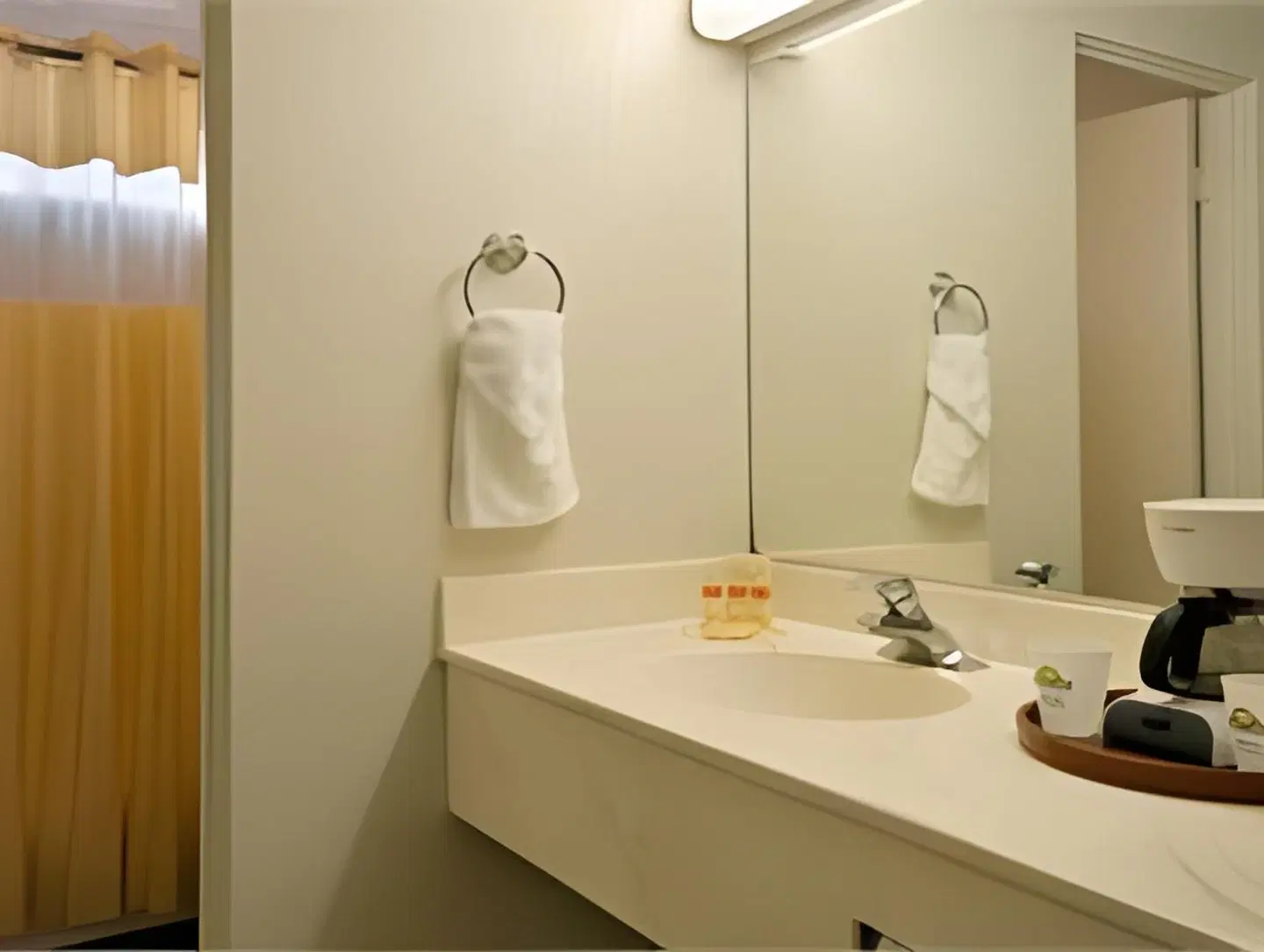 Days Inn by Wyndham Chowchilla Gateway to Yosemite Badezimmer