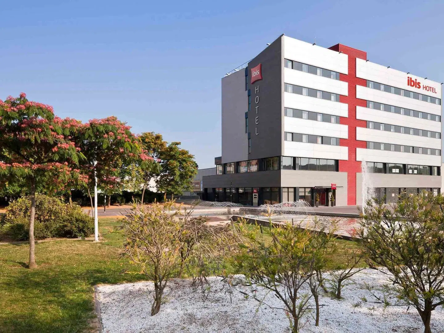 ibis Barcelona Ripollet EXTERIOR