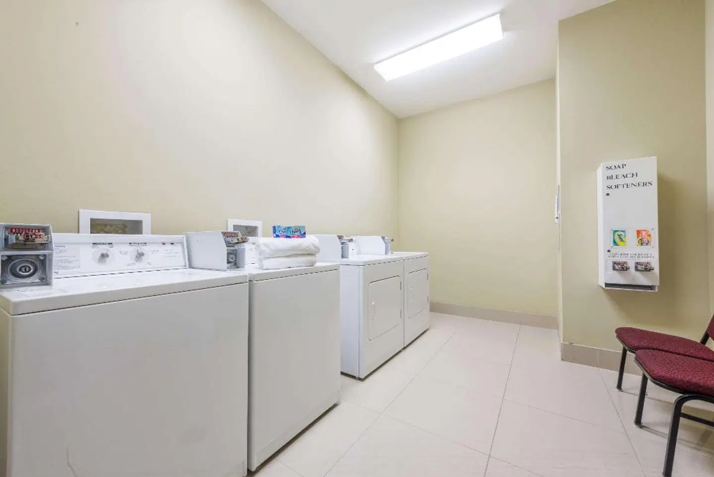 Wingate by Wyndham Lake Charles Casino Area BATHROOM