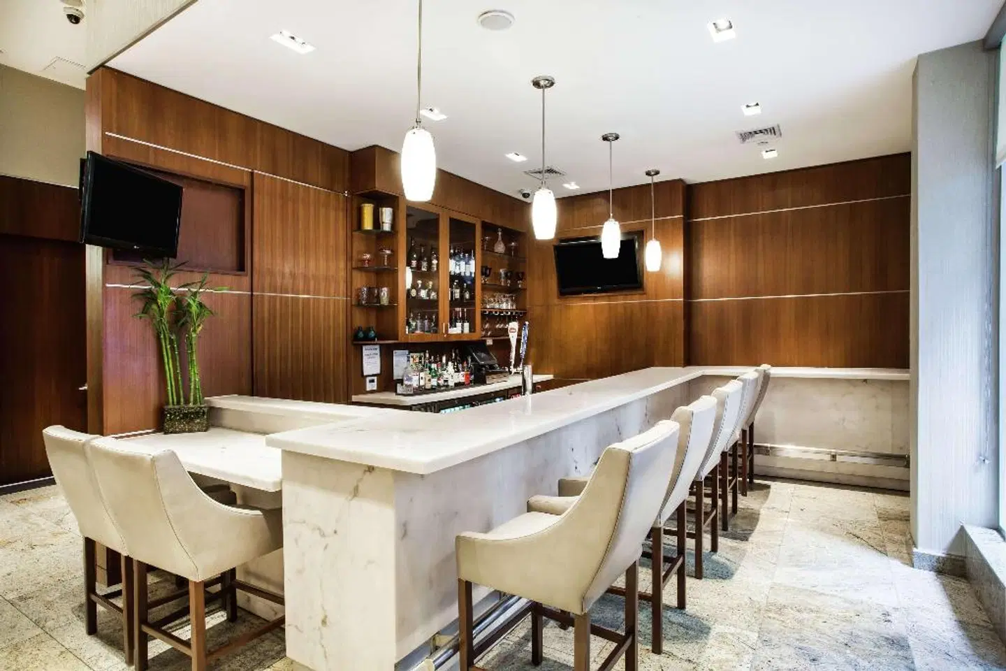 Hilton Garden Inn West 35th Street BAR