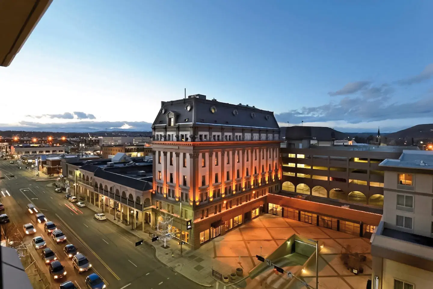 Hotel Maison Yakima Tapestry Collection by Hilton Terrasse