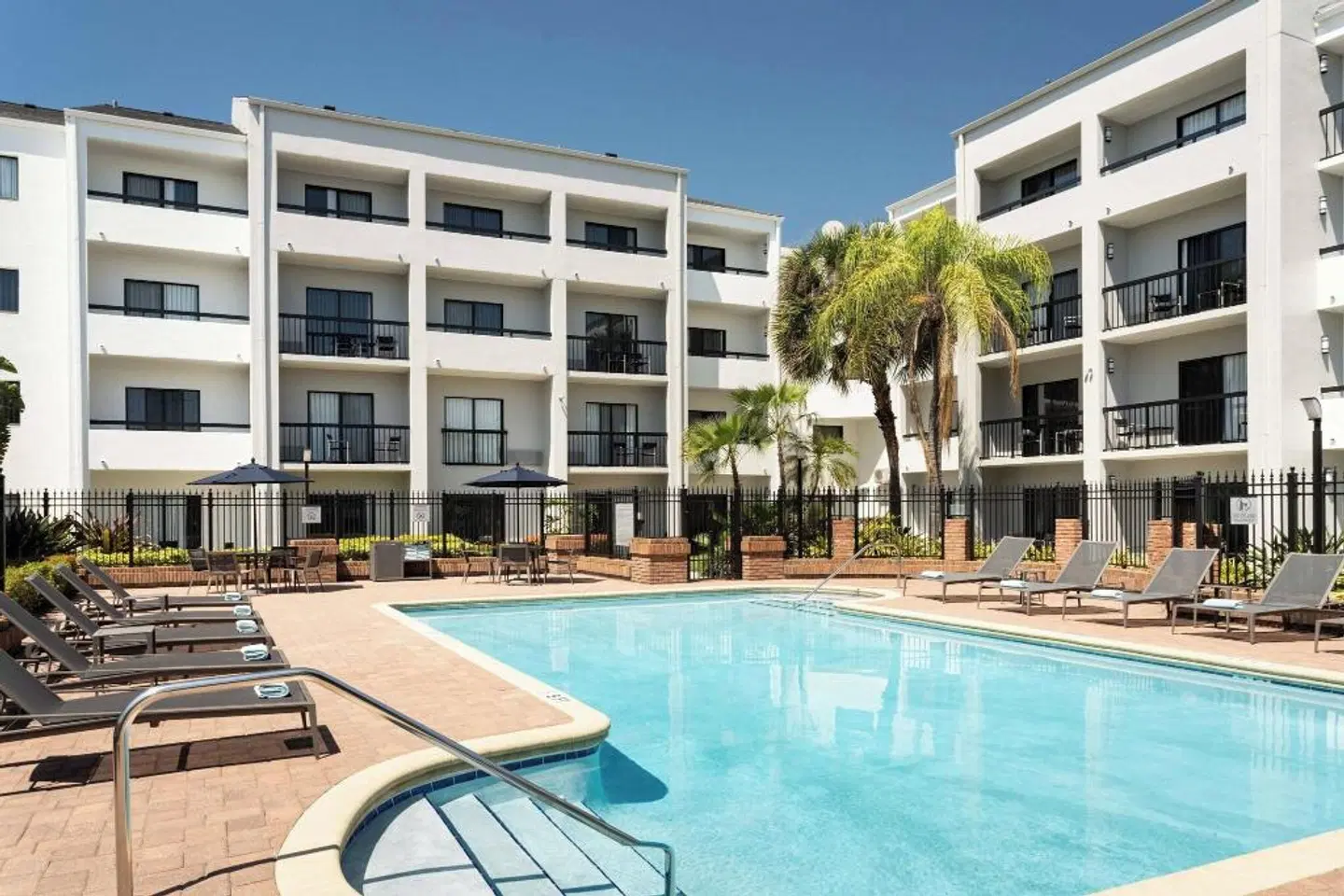 Courtyard by Marriott Tampa Westshore/Airport OUTDOOR_POOL