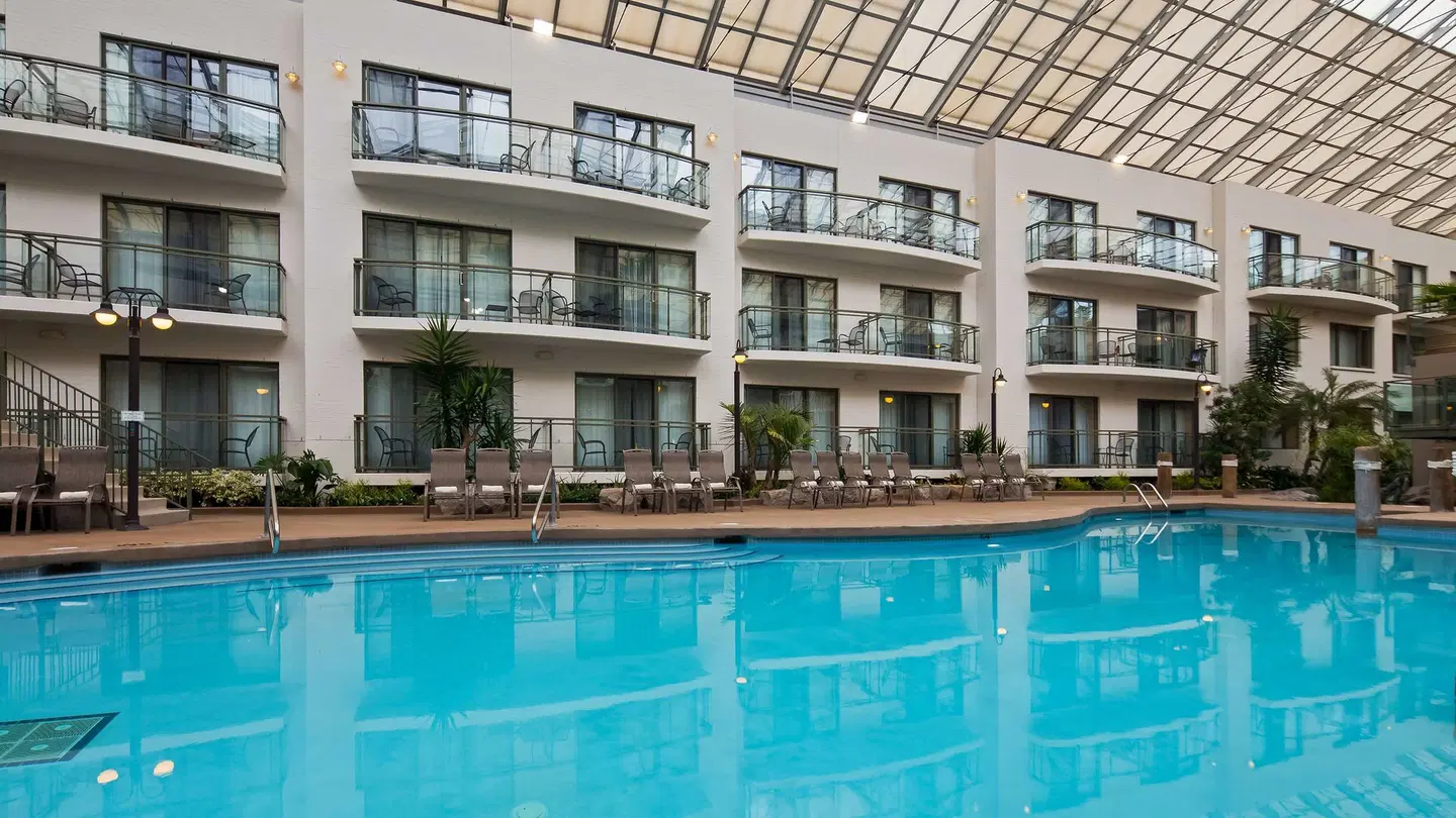 Best Western Plus Lamplighter Inn & Conference Center OUTDOOR_POOL