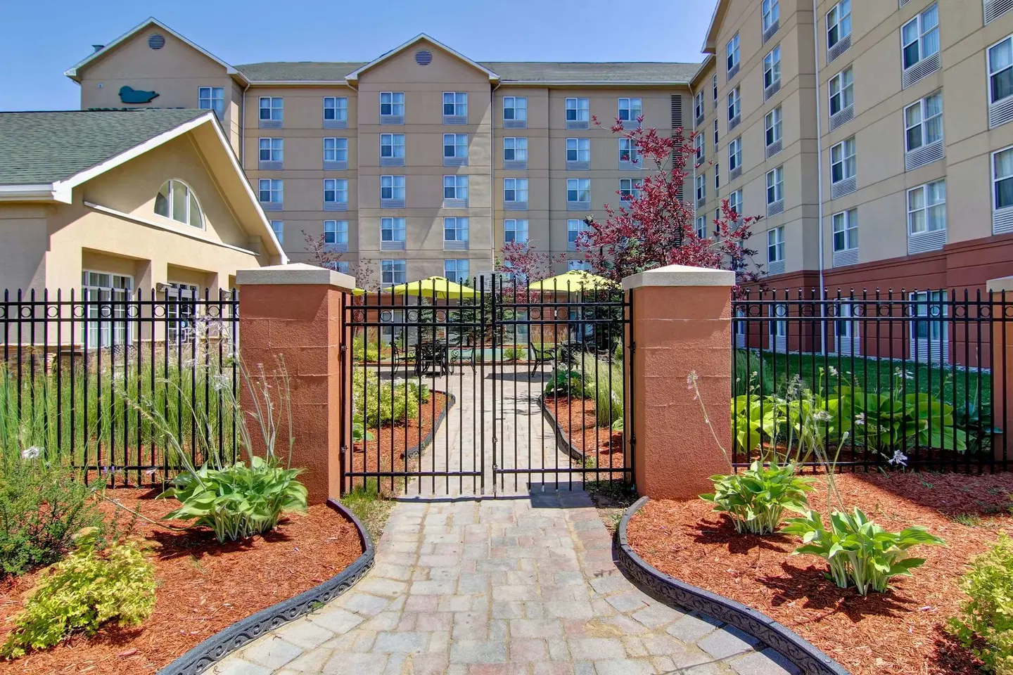 Homewood Suites by Hilton Toronto-Mississauga EXTERIOR