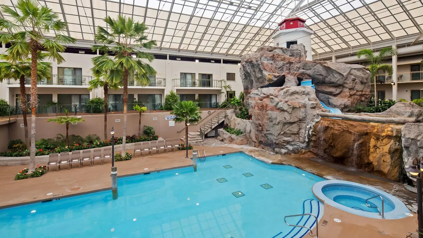 Best Western Plus Lamplighter Inn & Conference Center OUTDOOR_POOL