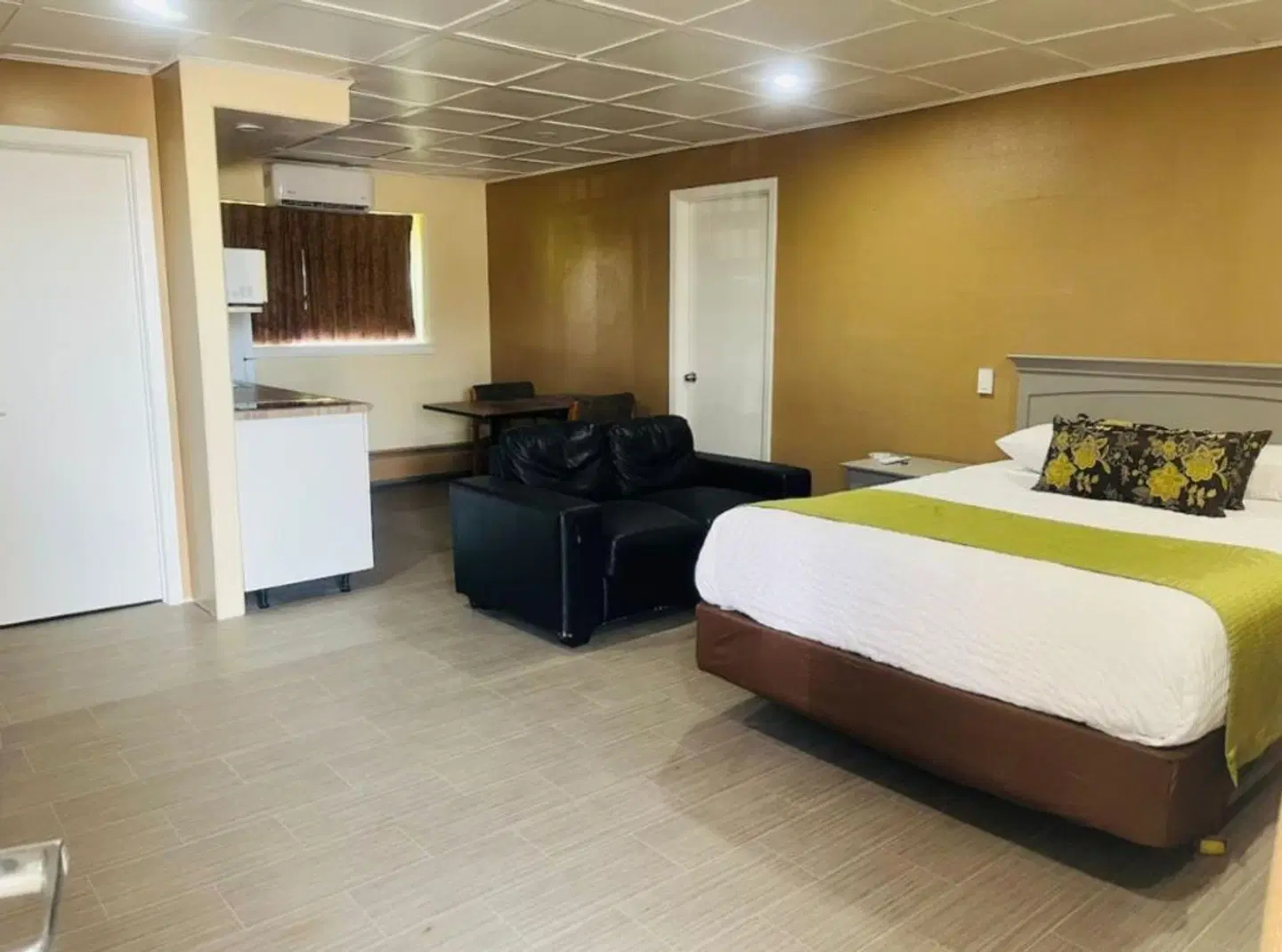 Travelodge by Wyndham Moose Jaw ROOM_EXAMPLE