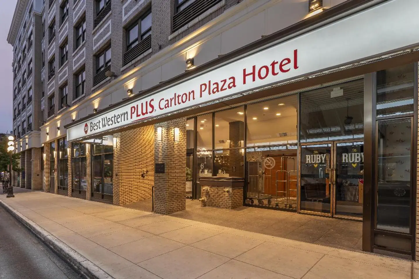 Best Western Plus Carlton Plaza Hotel EXTERIOR