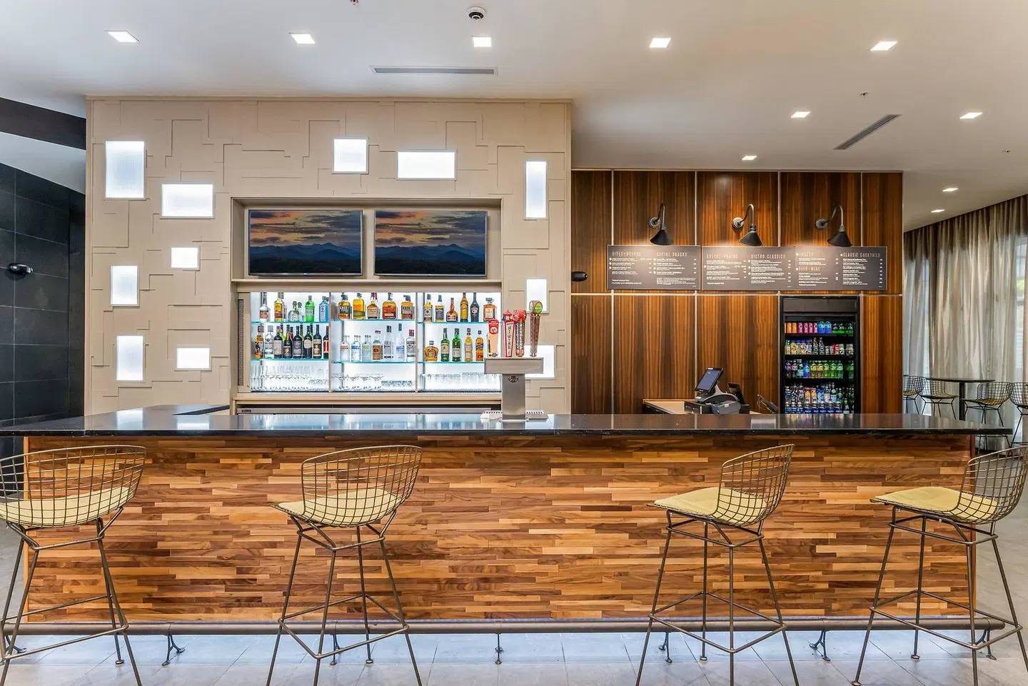 Courtyard Asheville Biltmore Village Bar