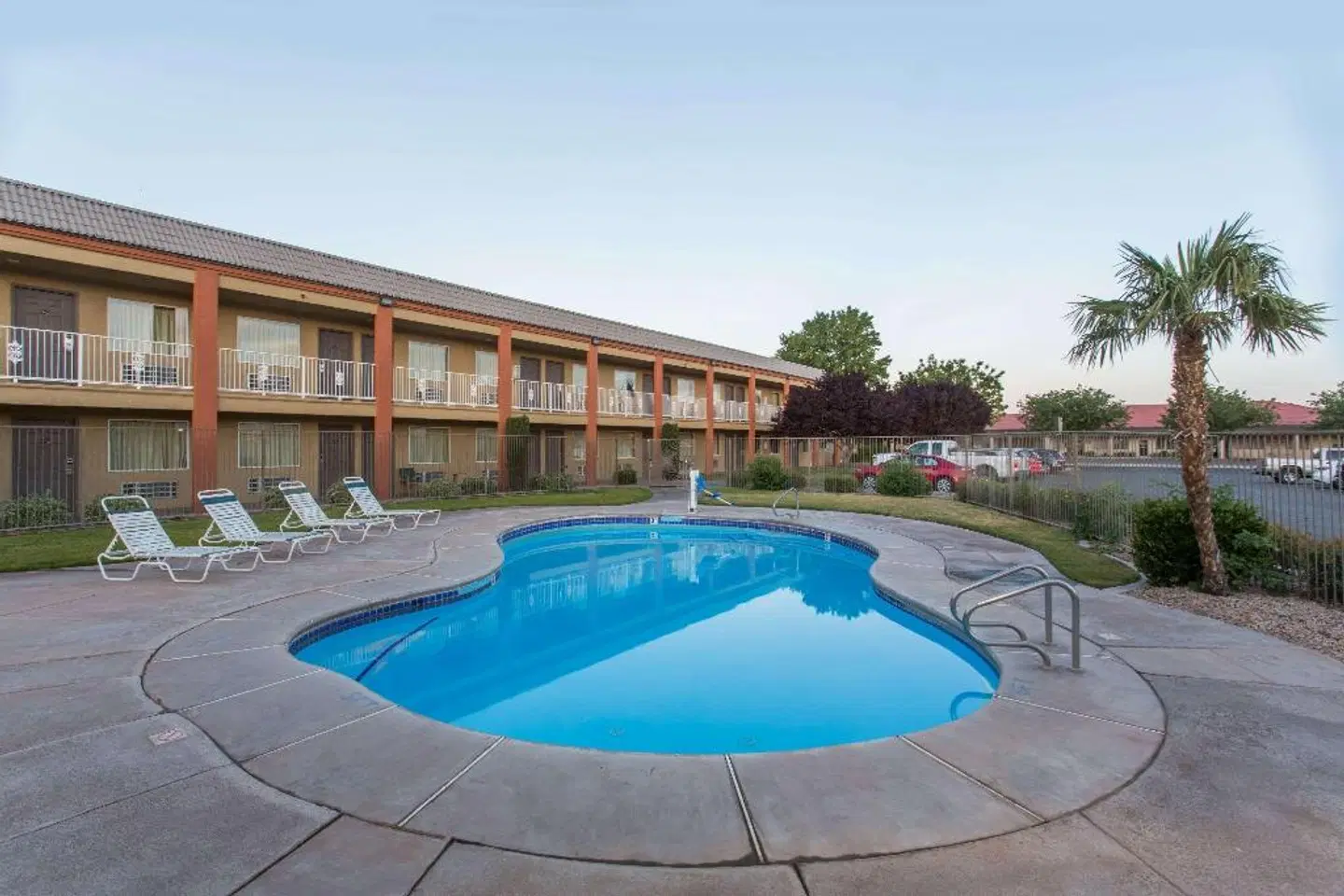 Super 8 by Wyndham Hurricane Zion National Park OUTDOOR_POOL