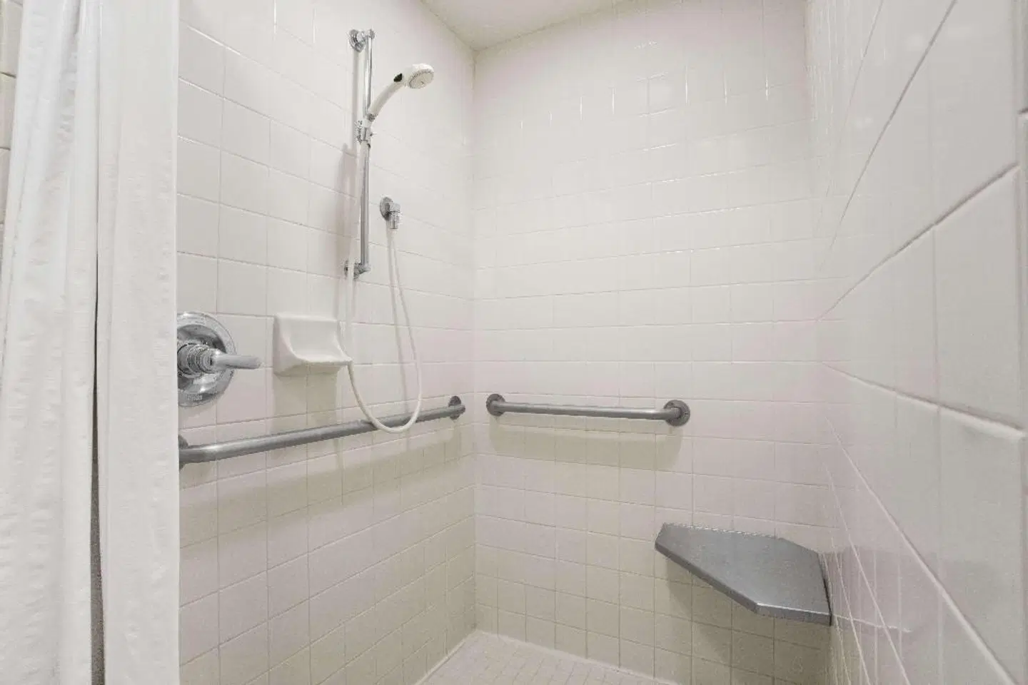 Super 8 - Springfield Badezimmer