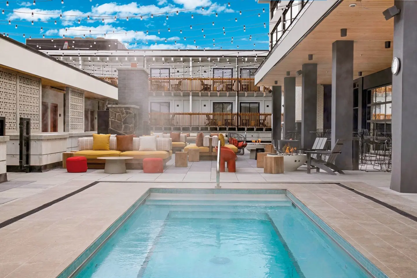 Moxy Banff OUTDOOR_POOL