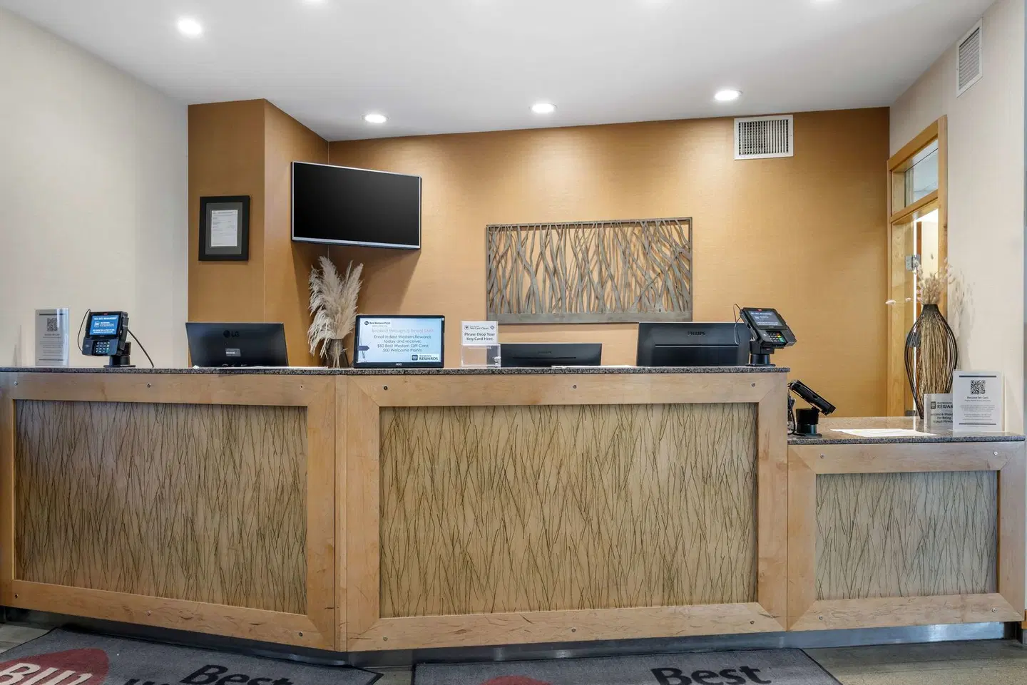 Best Western Plus Kelowna Hotel & Suites LOUNGE_LOBBY