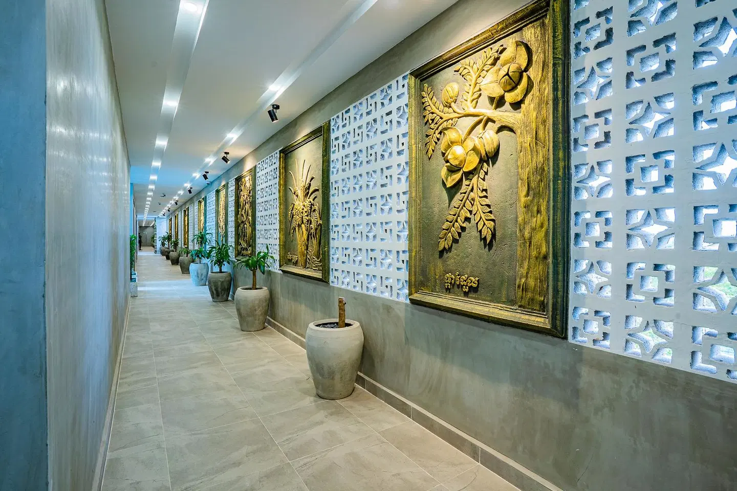 Rainforest Hotel by NSUN LOUNGE_LOBBY