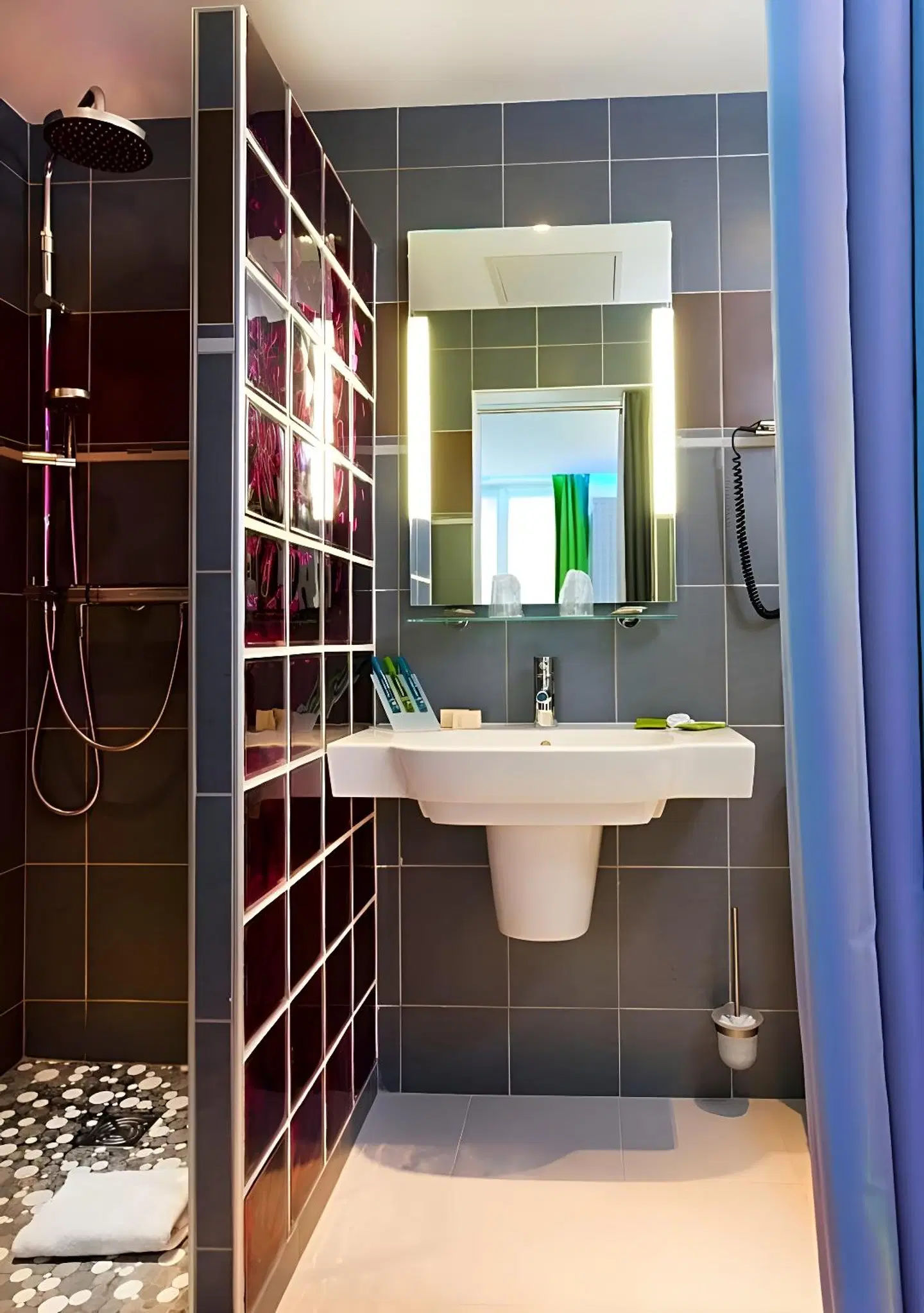 Moderne St Germain BATHROOM