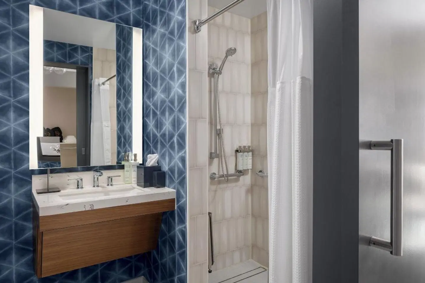 The Celeste Hotel, Orlando, a Tribute Portfolio Hotel BATHROOM