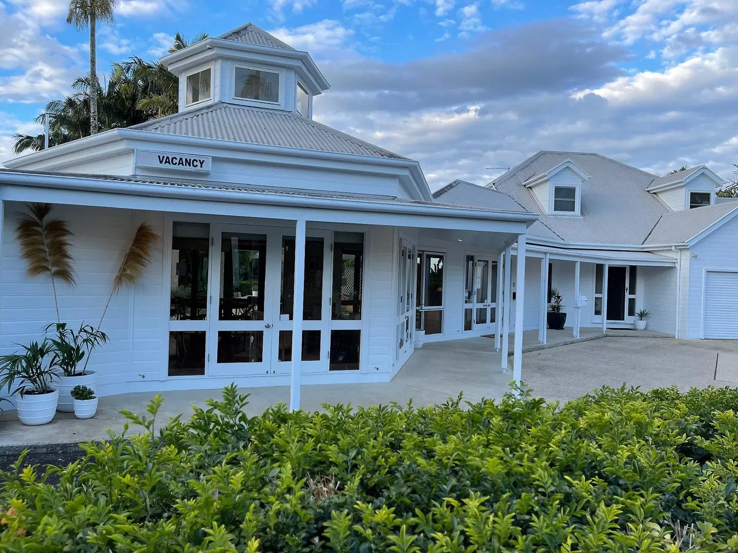 Arabella Garden Inn EXTERIOR