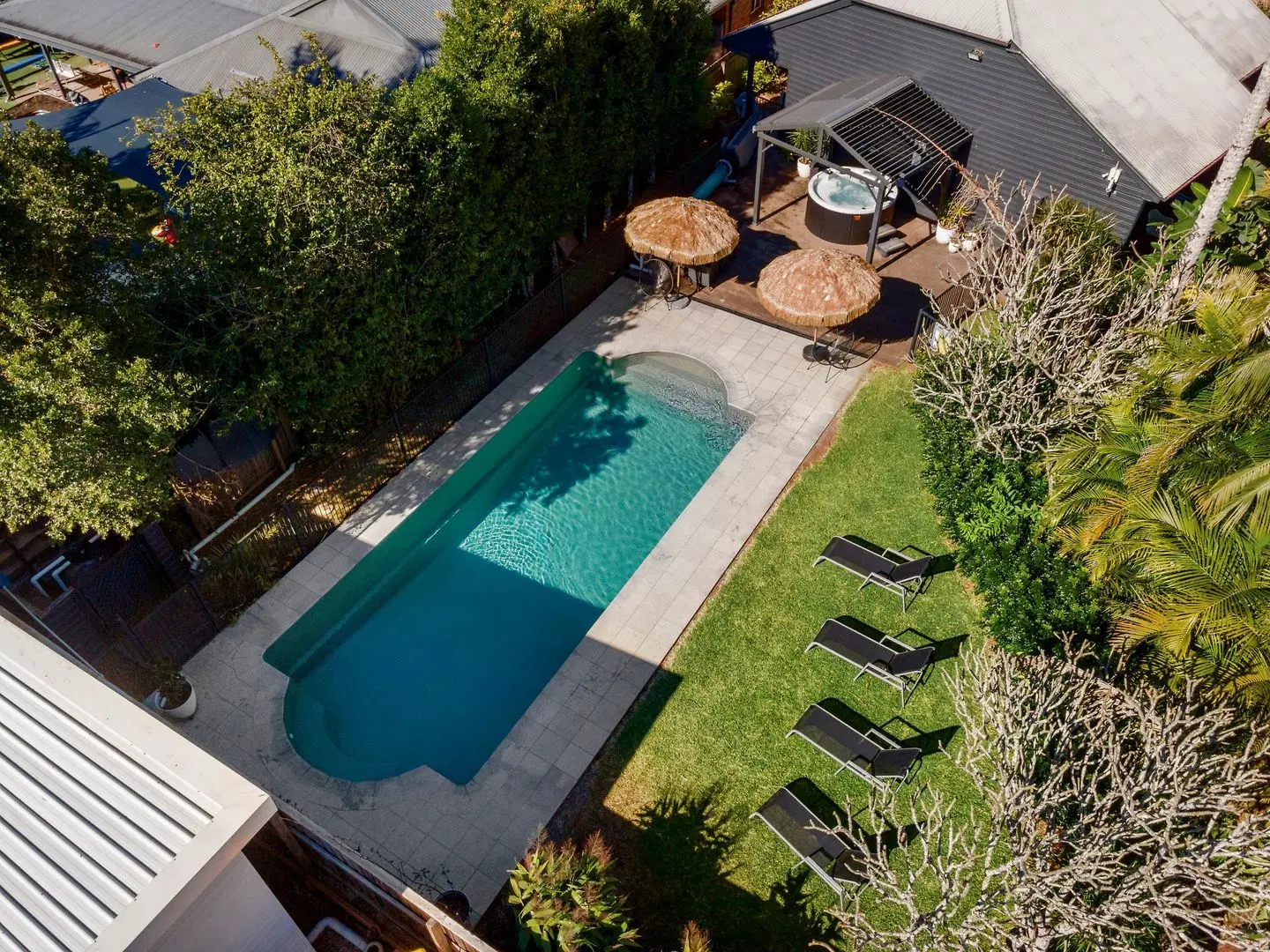 Arabella Garden Inn OUTDOOR_POOL