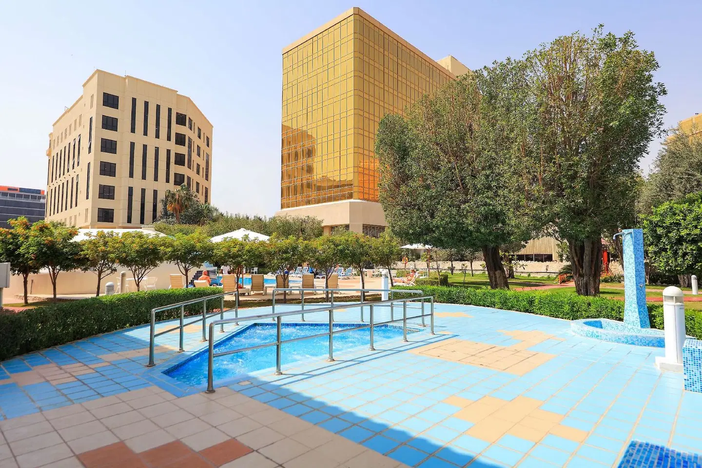 Radisson Blu Hotel Doha OUTDOOR_POOL