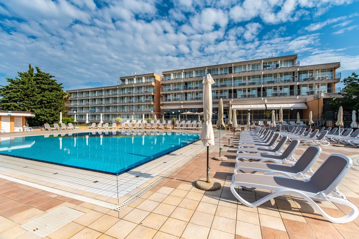 Arena Hotel Holiday OUTDOOR_POOL