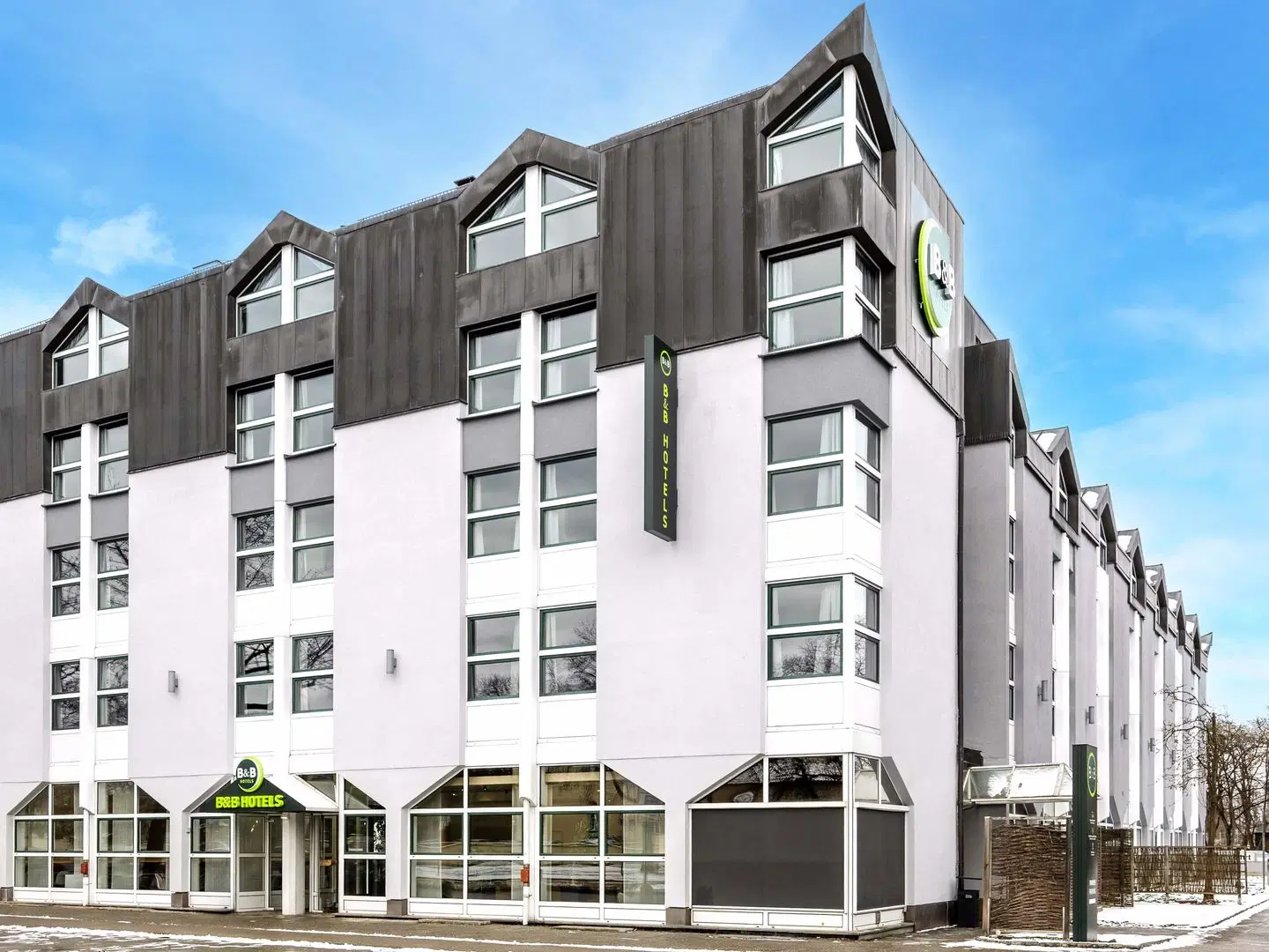 B&B HOTEL München-Schwabing EXTERIOR