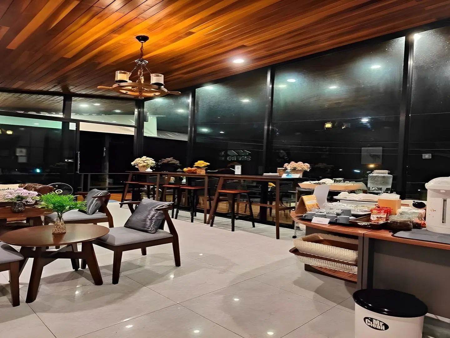 The Sky Roof Homestay @ Kiriwong Restaurant