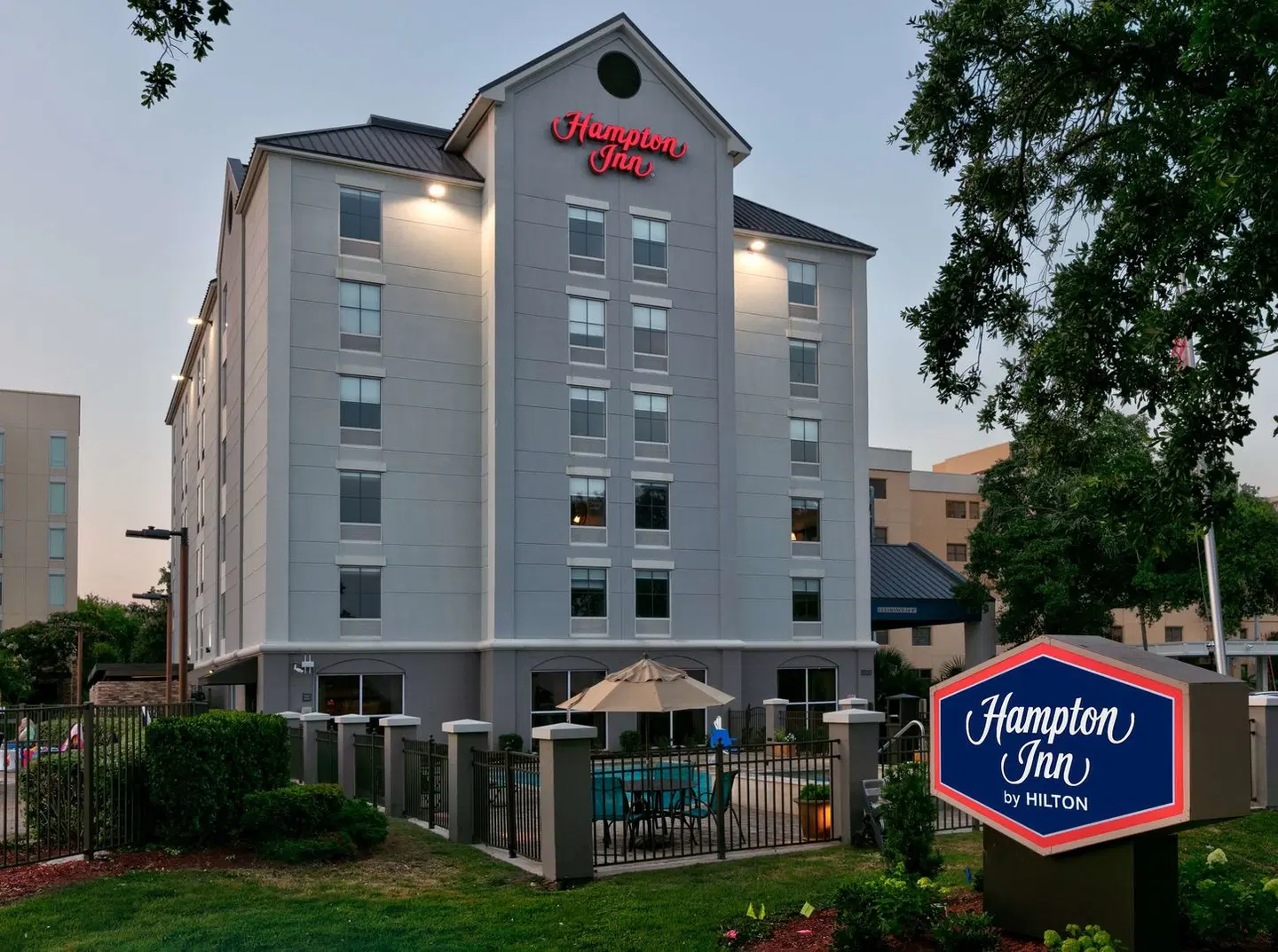Hampton Inn Biloxi EXTERIOR