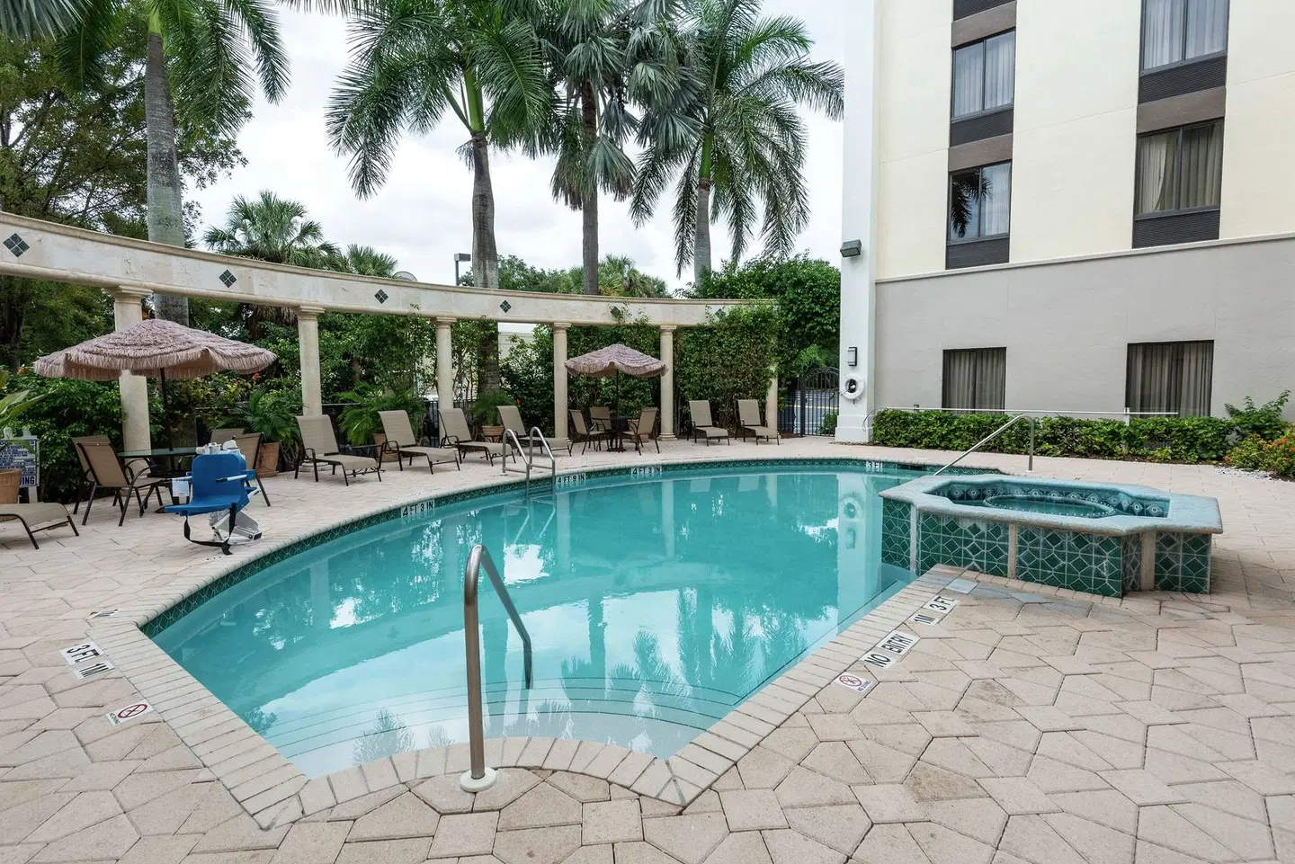 Hampton Inn Boca Raton OUTDOOR_POOL