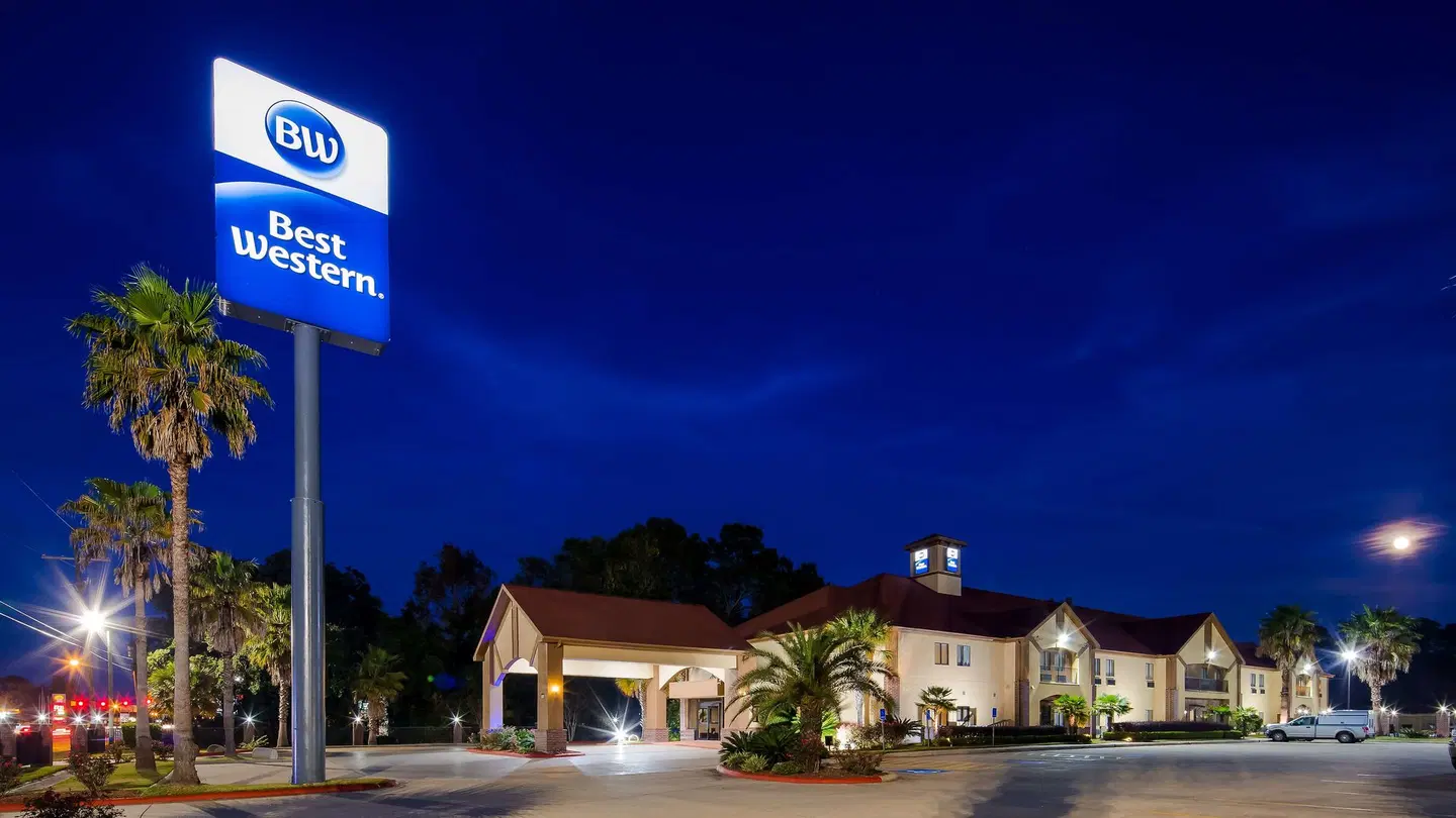 Best Western Bayou Inn & Suites EXTERIOR