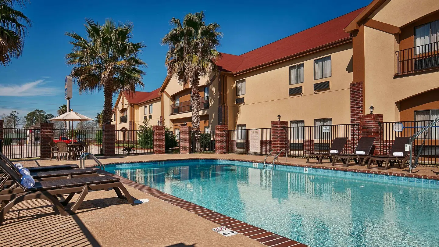 Best Western Bayou Inn & Suites OUTDOOR_POOL