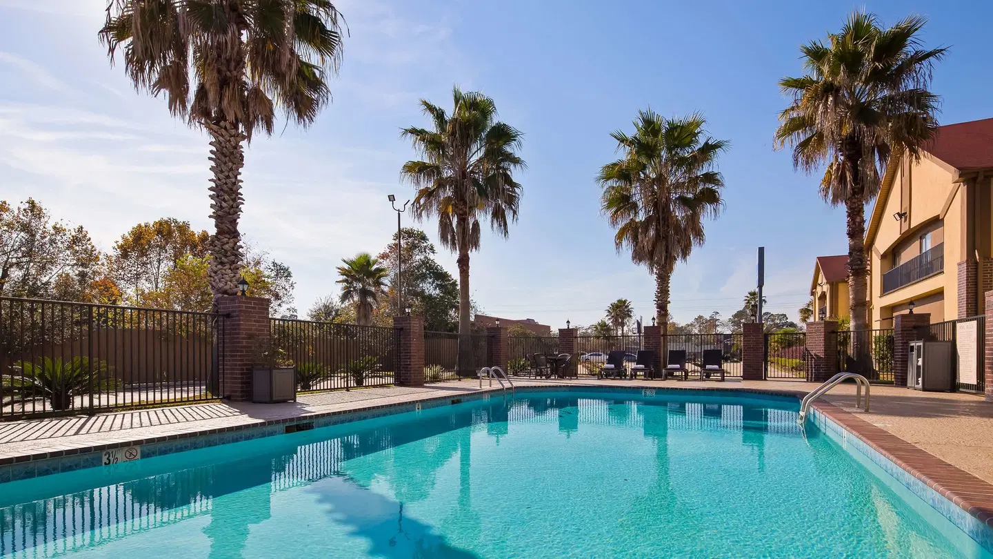 Best Western Bayou Inn & Suites OUTDOOR_POOL