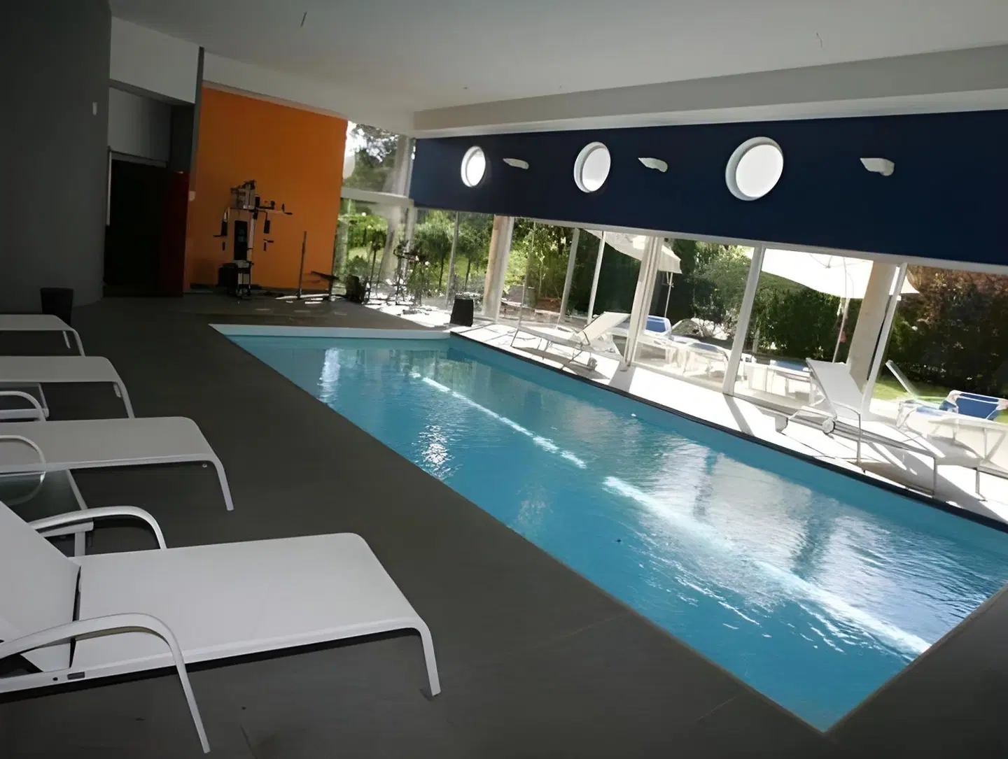 Logis Relais de Vincey Hallenbad