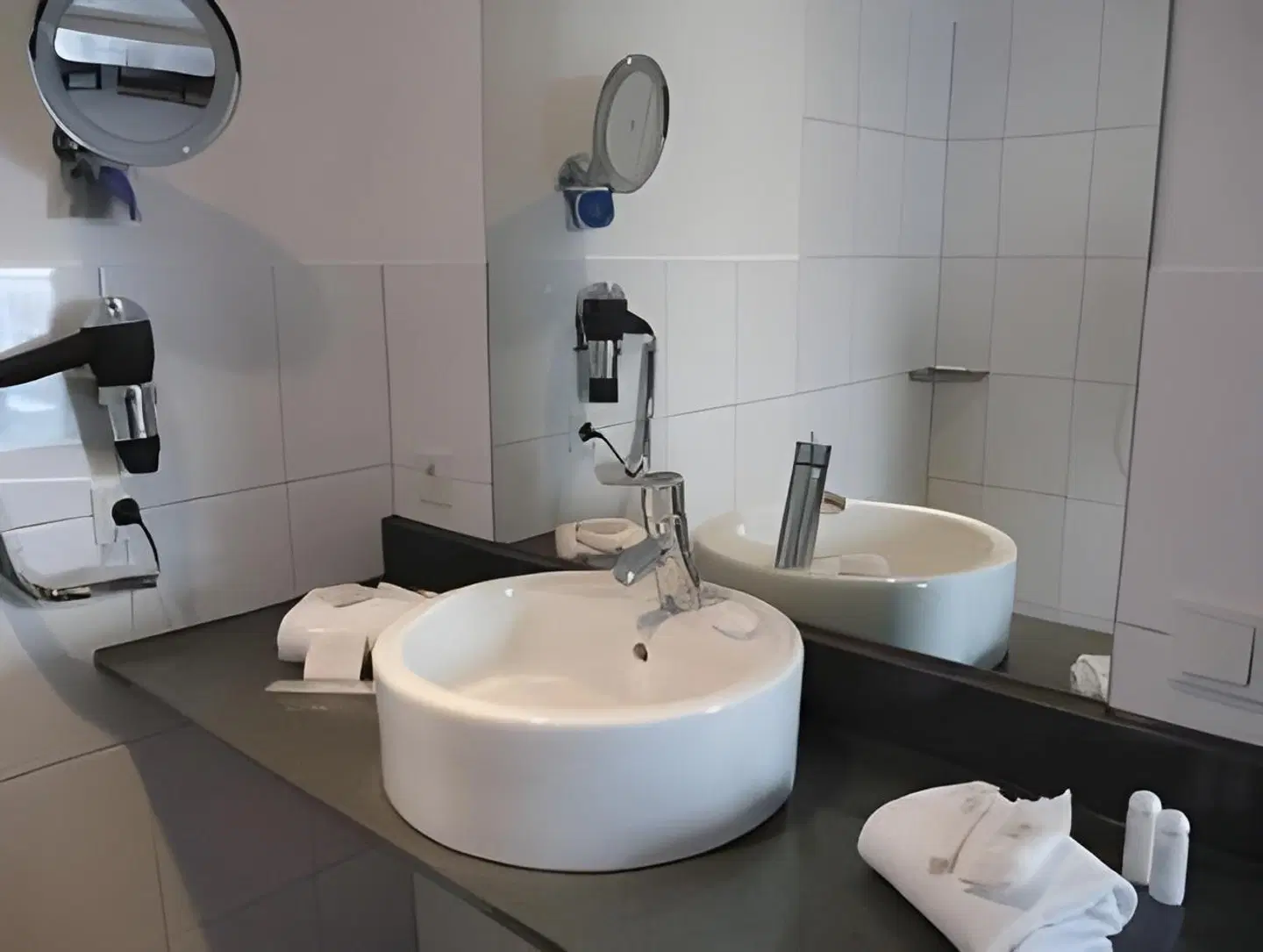 NOVINA Hotel Tillypark Badezimmer