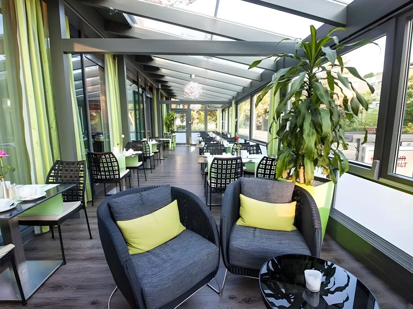 NOVINA Hotel Tillypark Terrasse