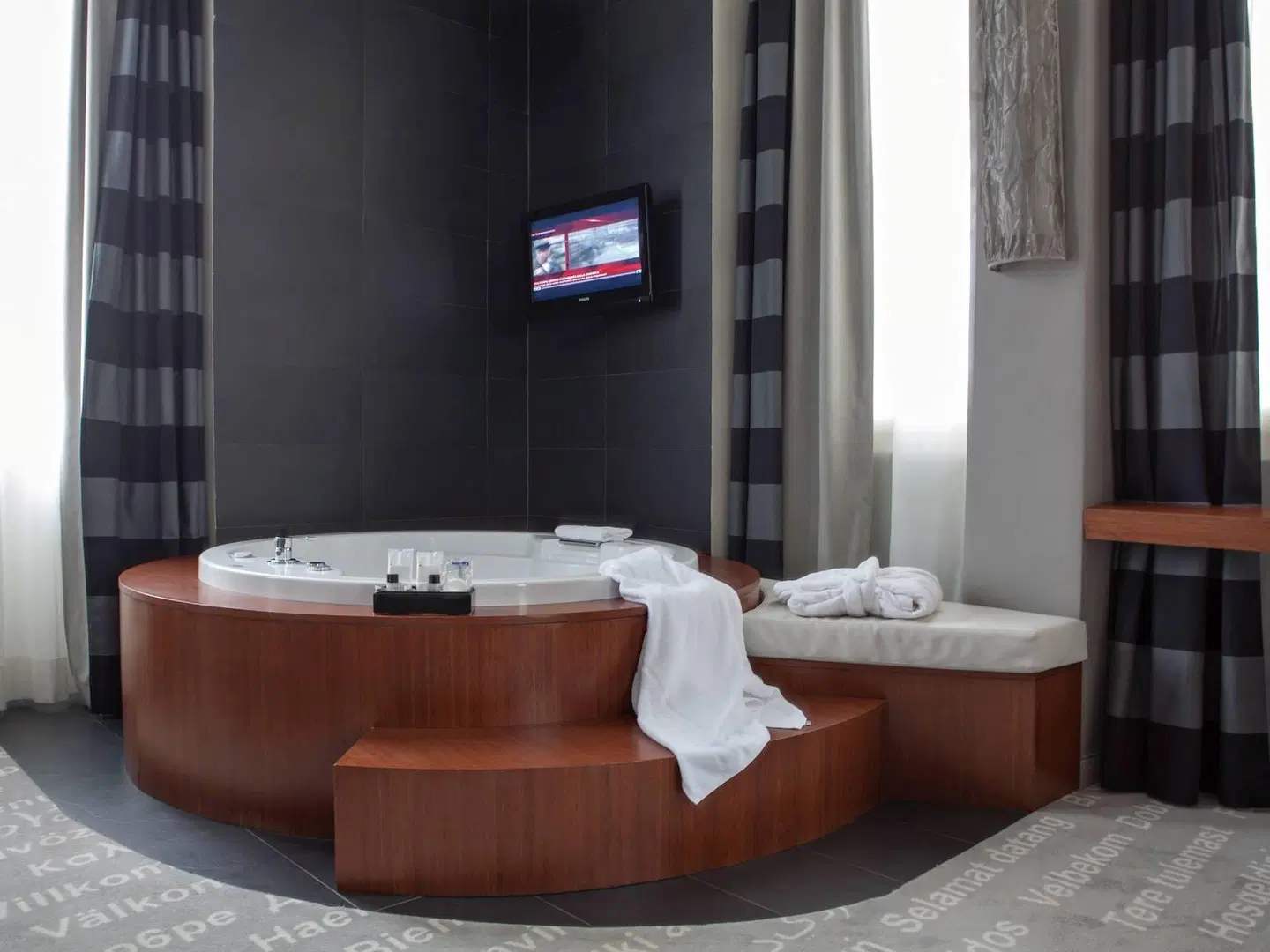 Metropolis - Chateaux & Hotels Collection BATHROOM