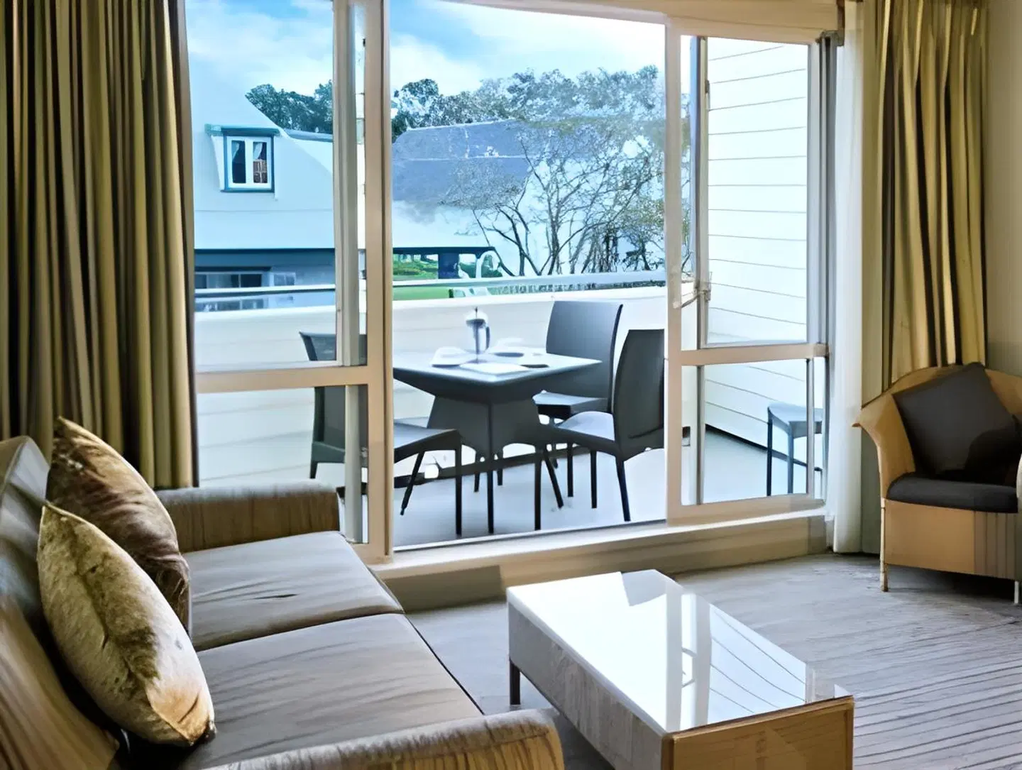Hananui Lodge and Apartments ROOM_EXAMPLE