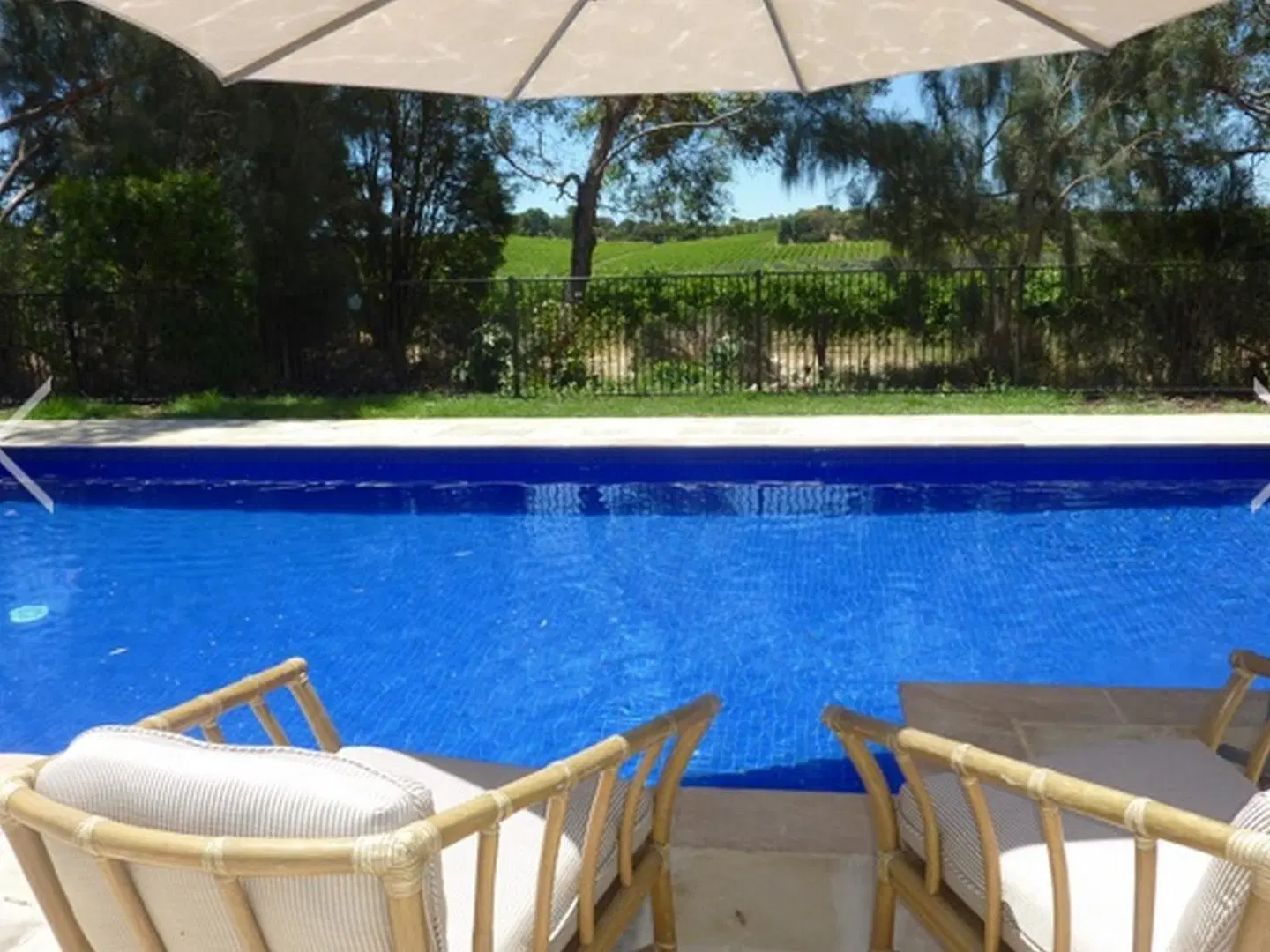 Amande Bed and Breakfast OUTDOOR_POOL