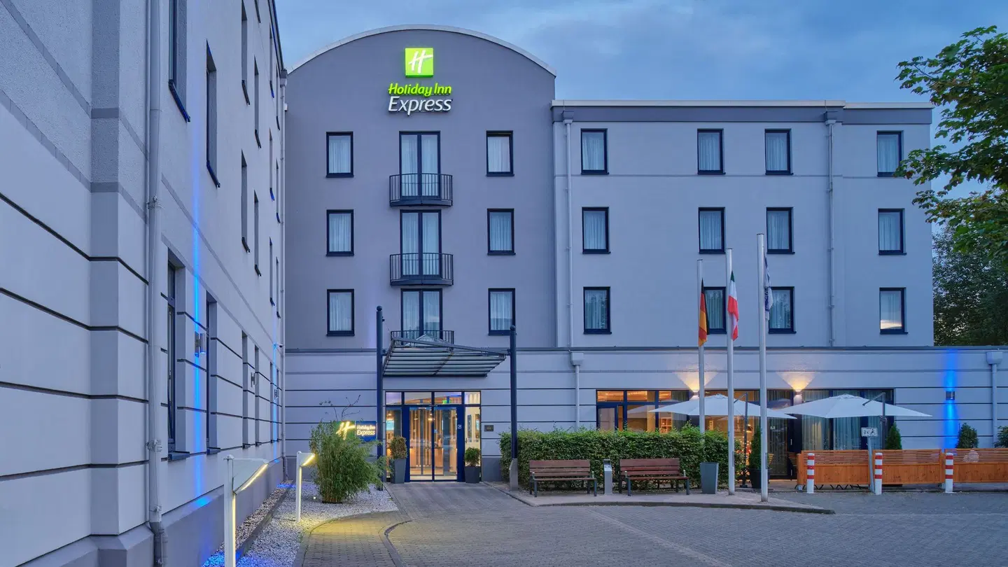 Holiday Inn Express Dortmund EXTERIOR