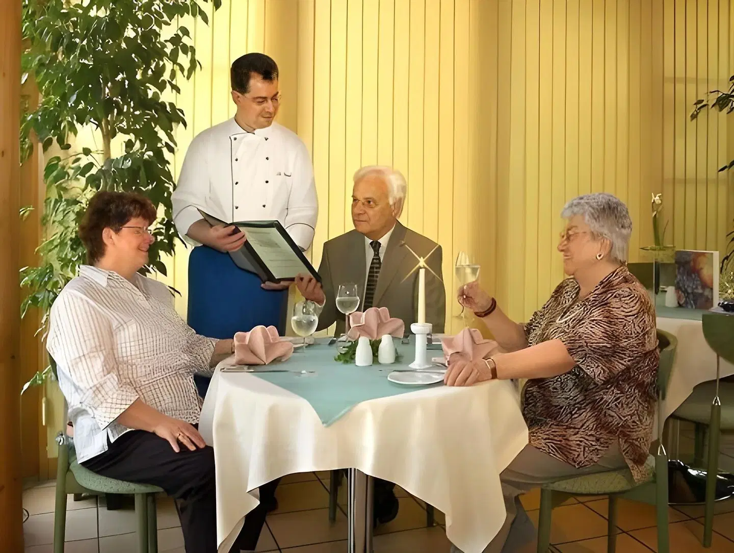 Hotel 2 Länder PEOPLE