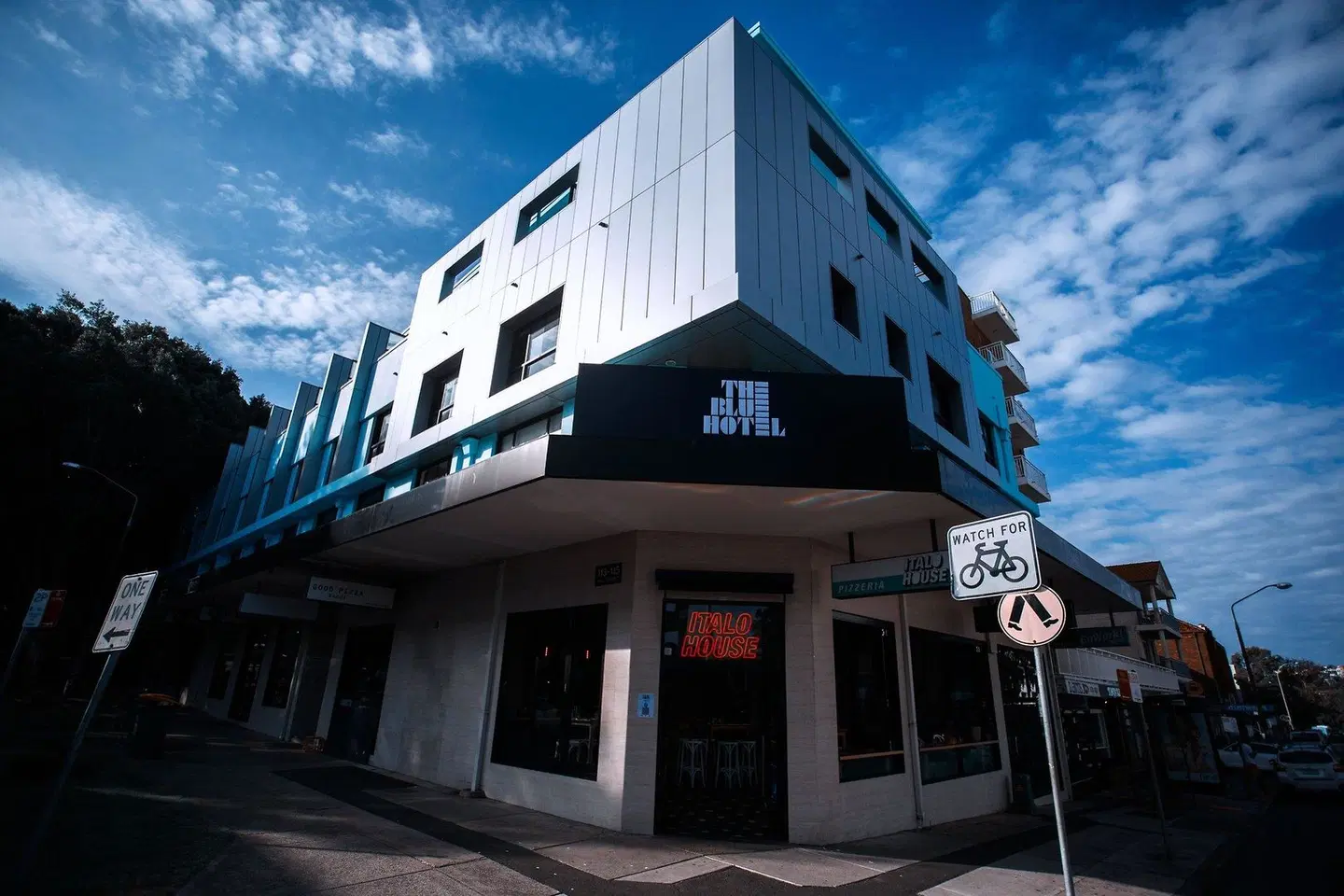 The Blue Hotel Bondi EXTERIOR