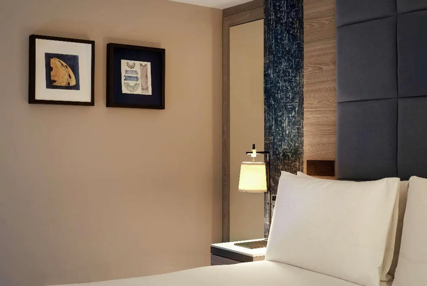 DoubleTree by Hilton London - West End ROOM_EXAMPLE