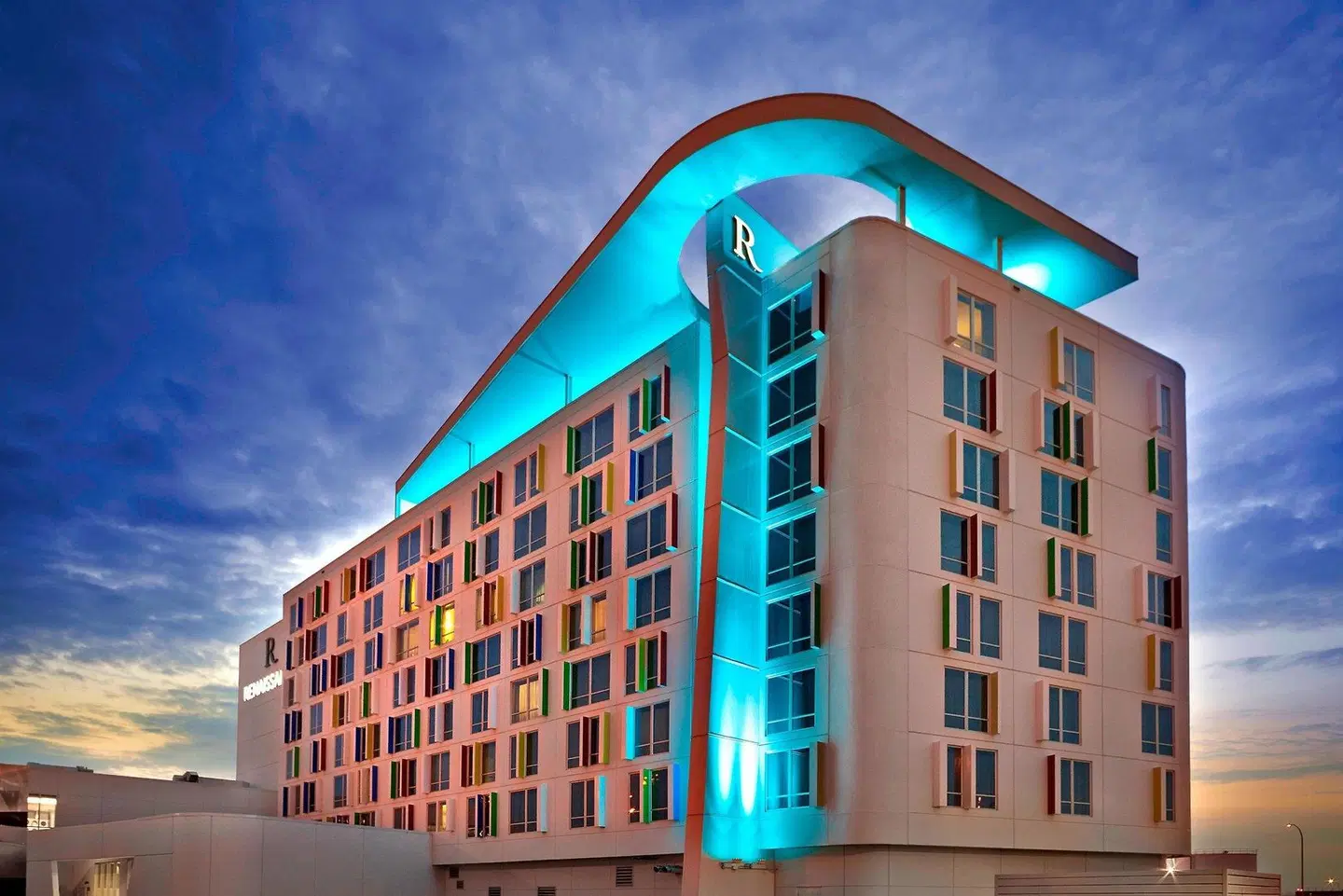 Renaissance Edmonton Airport Hotel EXTERIOR