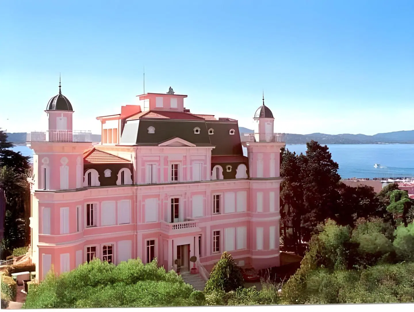 Hotel Les Tourelles EXTERIOR