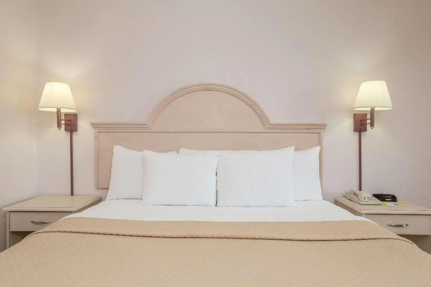 Days Inn & Suites Navarre Conference Center ROOM_EXAMPLE