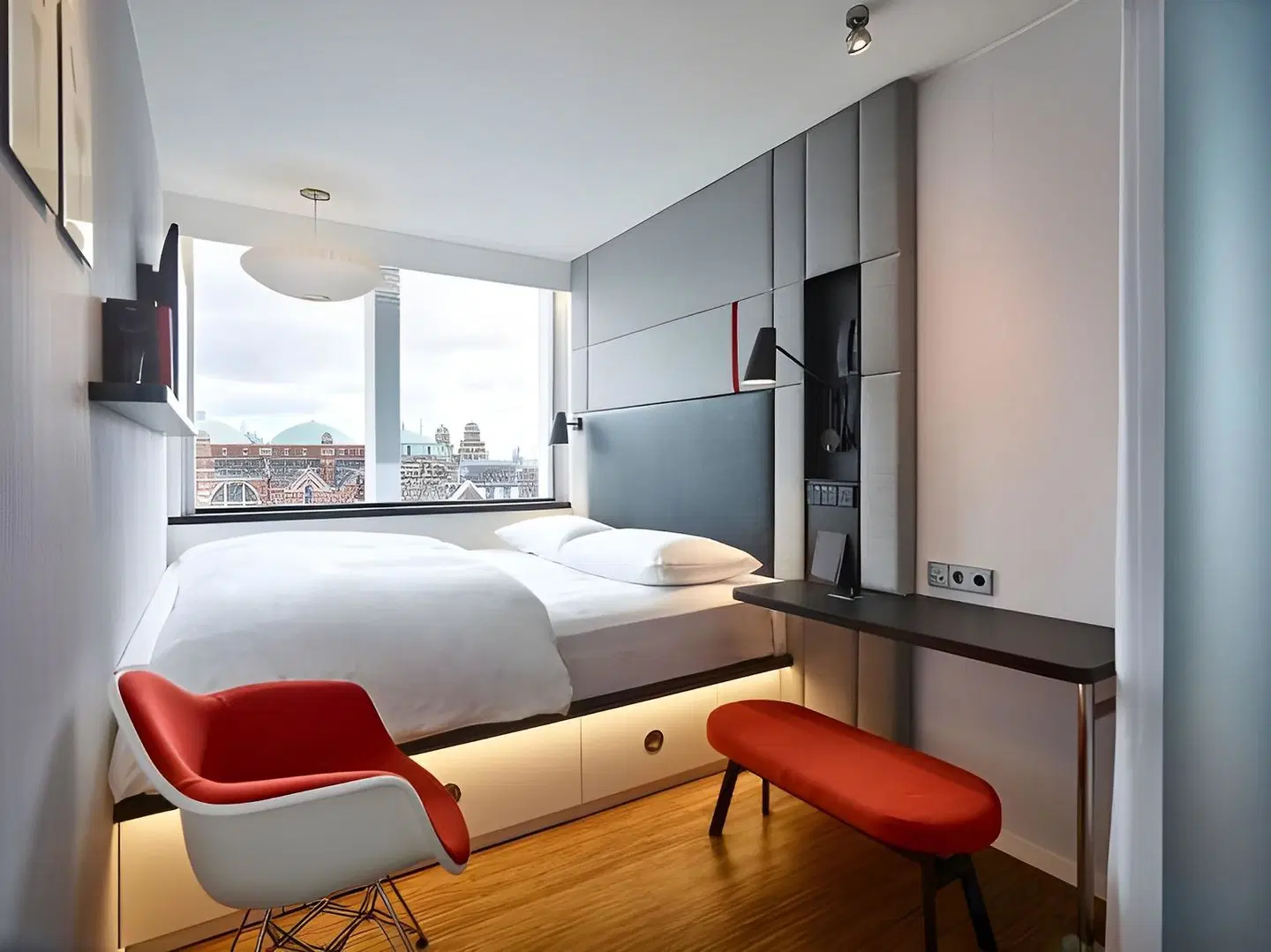 citizenM London Victoria Station ROOM_EXAMPLE