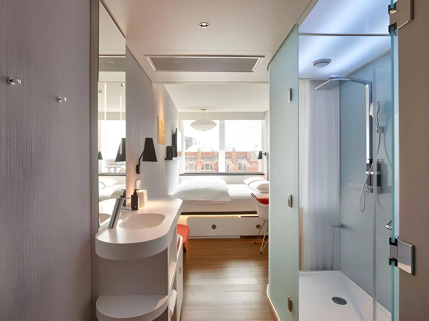 citizenM London Victoria Station BATHROOM