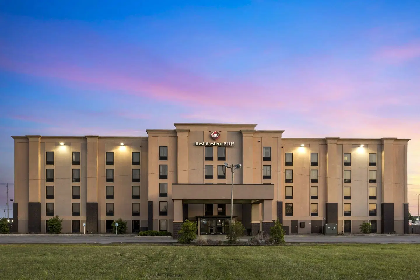 BEST WESTERN PLUS Jonesboro Inn & Suites EXTERIOR